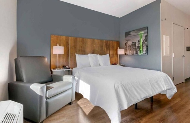 Modern Room w/Fully Equipped Kitchen, Ideal for Extended Stays