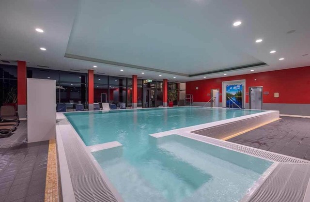 Modern Room With Pool And Pets Near Neheim Boutiques