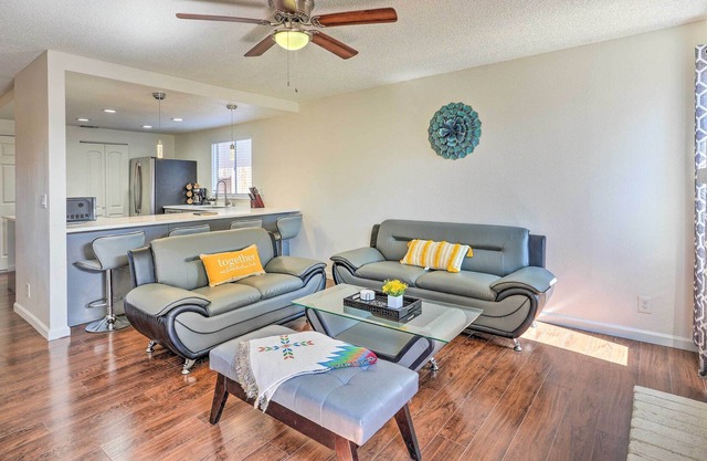 Modern Sacramento Home w/ Yard: 12 Mi to Dtwn