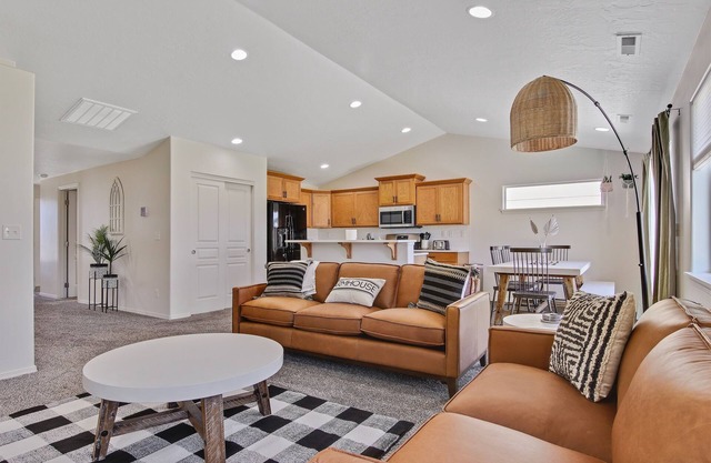 Modern Sage Farmhouse Private 3 bedroom home amazing location