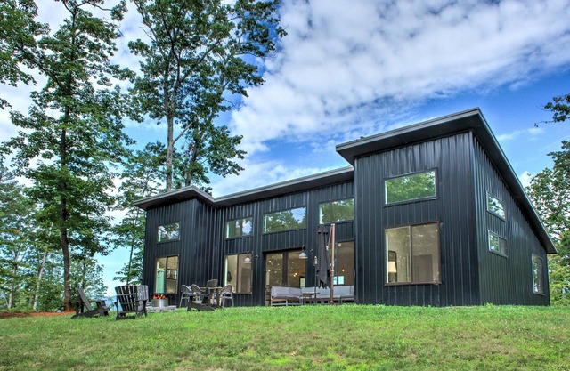 Mount View Retreat | Modern Amenities Amidst Rustic Charm