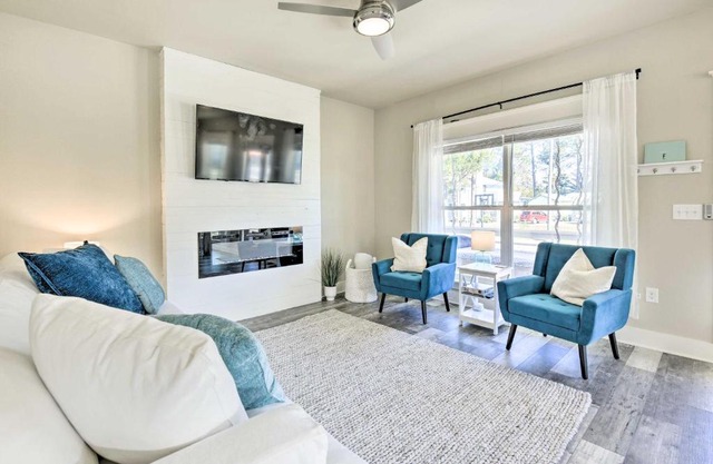 Modern Santa Rosa Beach Retreat with Yard and Patio!