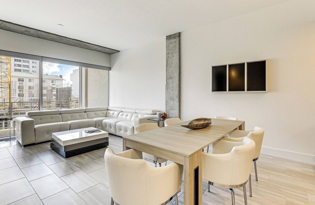 Modern Sarasota Condo w/Pool: Walk to Water!
