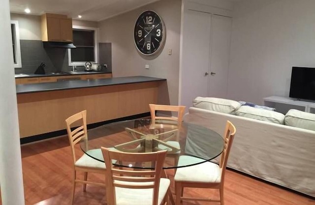 Moderne Second Story Appartement, pour 5 personnes