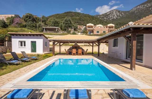 Modern Villa en plain pied à 120 m de la plage blue azure