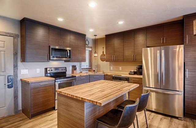 MOUNTAIN MODERN LUXURY - CONDO 2BR / 2BA surdimensionné - Abordable avec des vues spectaculaires