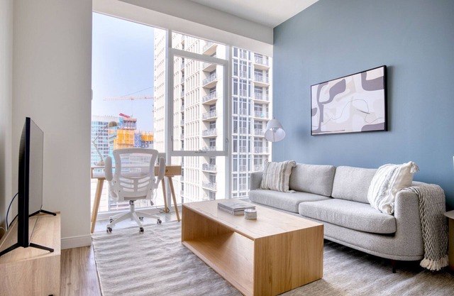 Modern South Loop 1BR w/ Gym & Pool, nr Grant Park, by Blueground