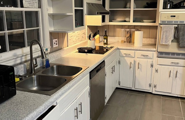 Modern South Oasis Close To Everything Atlanta Has To Offer