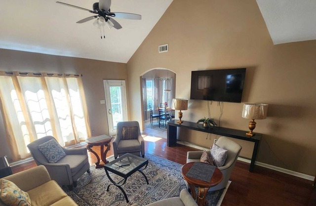 Modern Southern Suburbia East Memphis Estate