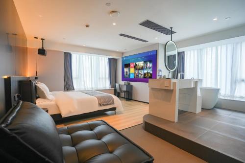 Modern Space Hotel-Guangzhou Nansha Wanda Plaza near Line4 STN&Line18 STN