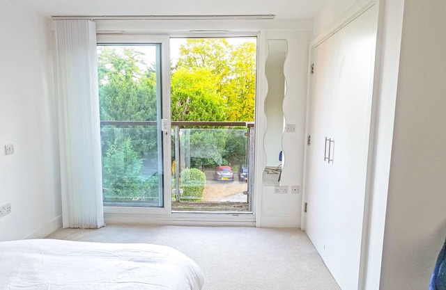Modern Spacious 2-Bed Apartment in London