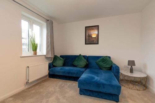 Modern & Spacious 4 Bedroom House in Yeovil