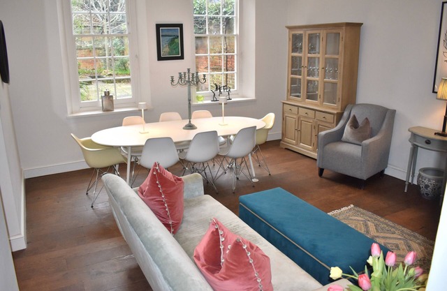 Modern, Spacious Town House Located in Central Chichester and Sleeping 8 - Dogs very welcome!