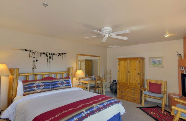 Modern Spanish style Inn with upgraded amenities and beautiful views of Sedona