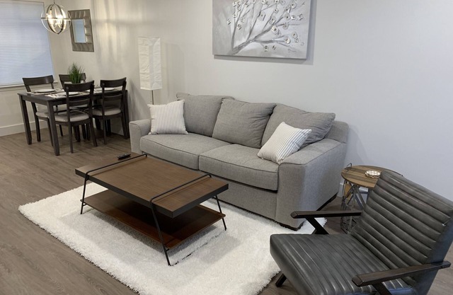 Condo moderne à Springhill avec piscine, emplacement recherché!