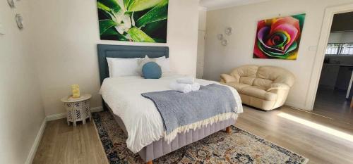 Modern Studio 10mins walk to Wollongong Hospital & Train Station with Parking