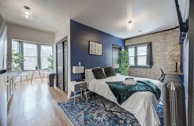 Lovely Studio McKinley Beach | Brady St Lower East
