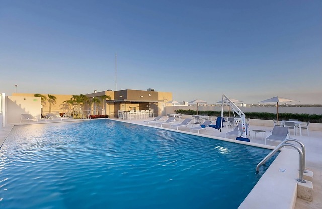 Perfect For Romantic Couple Stay | Suite w/ Living Area & Kitchen | Free Parking