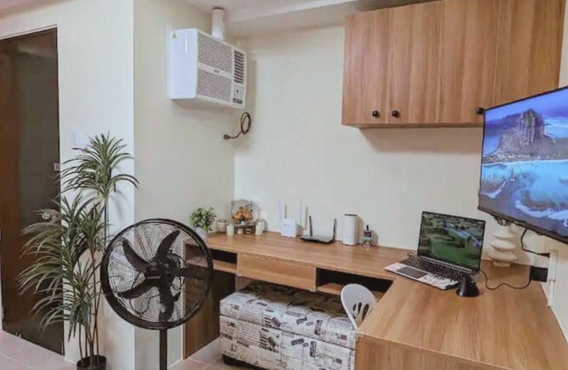 Modern Studio Near Cebu Airport Fast WiFi Kitchen