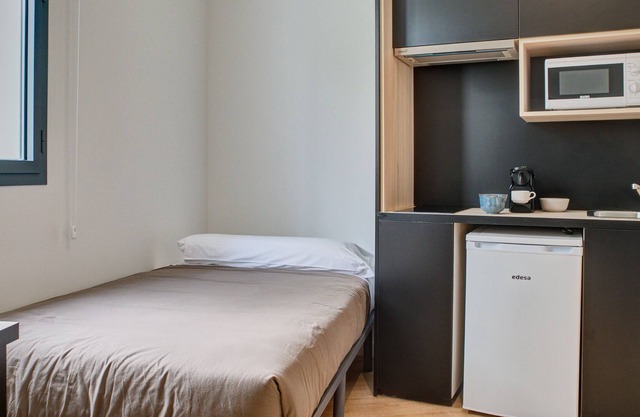 Modern Studio with High-Speed Wi-Fi in Pamplona