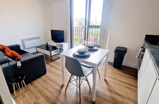 Modern Studio with Juliette balcony in Liverpool City Centre