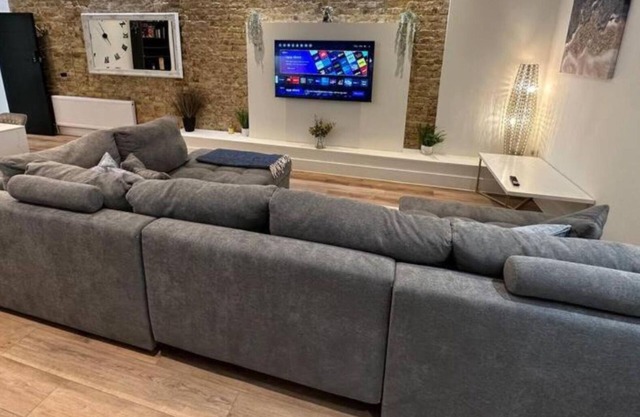 Contemporary 2BR w/ Netflix Nr Cliffs Pavillion By Luxiety Stays