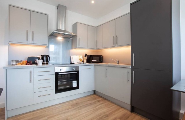 Modern, Stylish 1BR Apartment Nearby AO Arena
