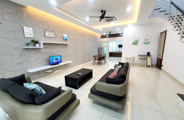 MODERN STYLISH 2STOREY HOUSE 8PAX@ALMA NEAR JUSCO