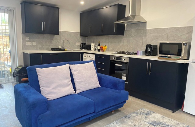 Modern Stylish Apartment,3 Double Rooms, All Ensuite, Garden, Watford Junction