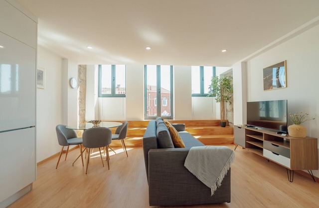 MODERN & STYLISH APARTMENT II