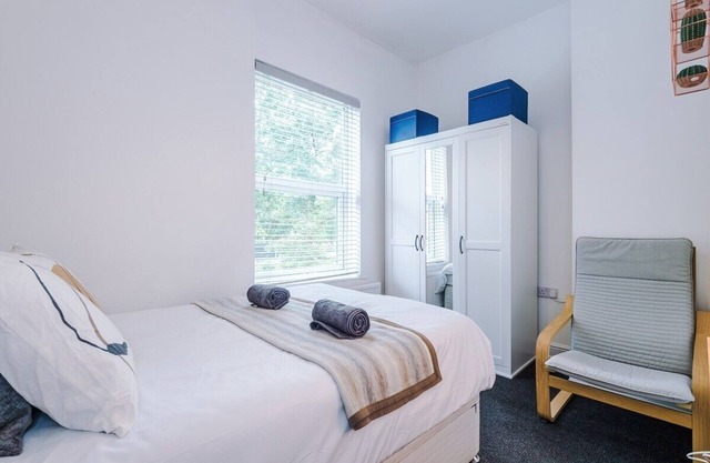 Modern & Stylish house | FREE parking/city centre