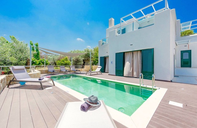 Villa moderne et élégante avec 3 chambres, piscine privée et climatisation