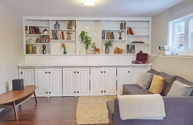 Modern suite with 2 bedrooms closing to everywhere