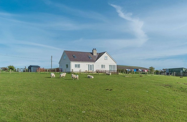 Modern Three Bedroom Holiday Cottage Near Aberdaron | Bryndaron