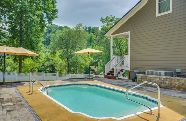 Modern Tims Ford Lake Home w/ Private Dock & Pool!