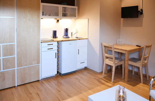 Appartement moderne au dernier étage avec cuisine et salle de bain privée