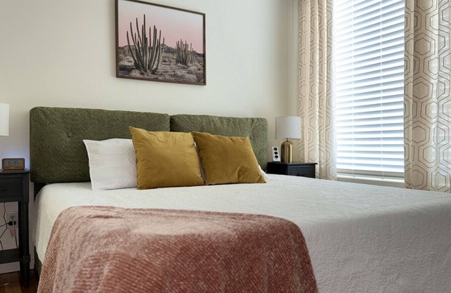 Modern Townhome by Riverwalk | Walkable & Stylish