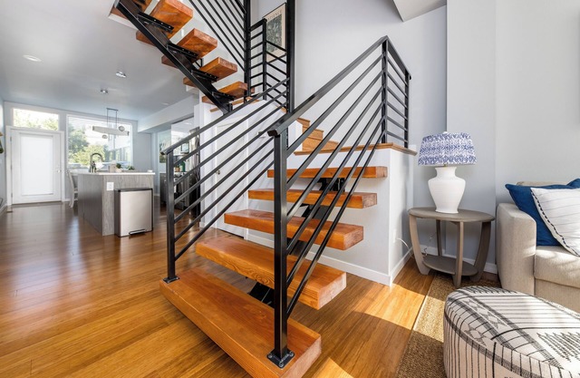 Modern Townhome in Ballard, Super Walkable!