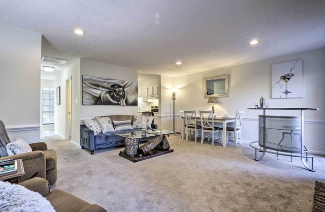 Modern Townhome w/ Deck & Golf Course Views!
