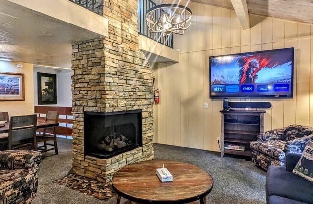 Maison 2 chambres avec Spa privé à la base de Snow Summit Ski Resort!