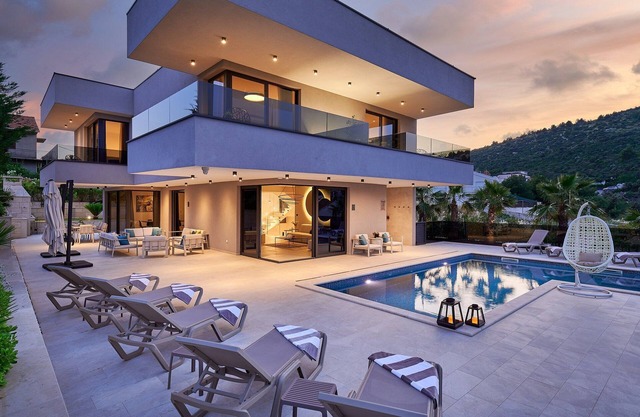 Villa moderne à Trogir | Villa Preko Gold | 4 chambres | Sauna | Gymnase | Beaux Intérieurs