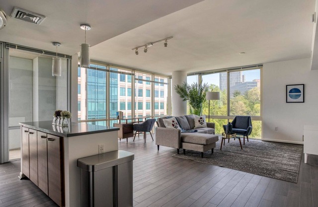 Modern Tysons Corner 2BR w/ Pool, nr Restaurants & Bars, by Blueground