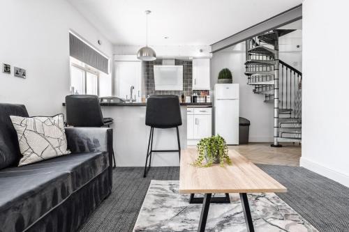 Modern unique duplex apartment in town centre