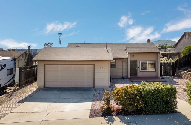 Modern, Updated House In Santee with Wifi, AC, and Yard