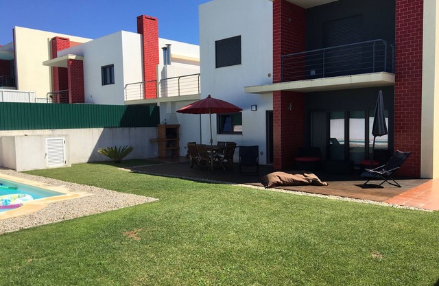 Villa moderne près d'Ericeira avec piscine et vue mer