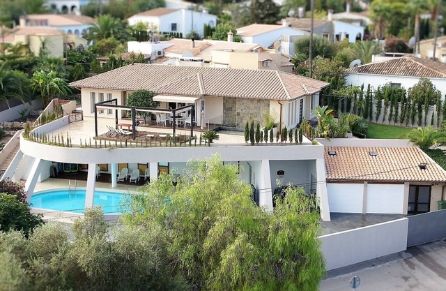 Villa moderne avec grande piscine privée à Santa Ponsa