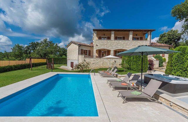 Villa moderne Vernier avec piscine et grand jardin paysager
