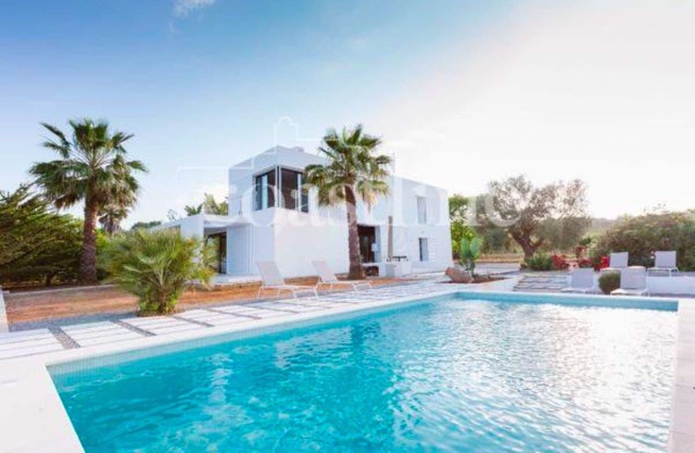 Villa moderne avec piscine près d'IBIZA.