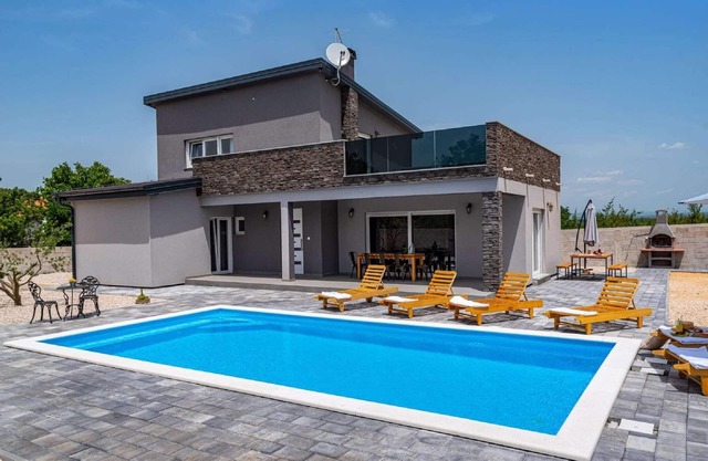 Villa moderne avec piscine privée