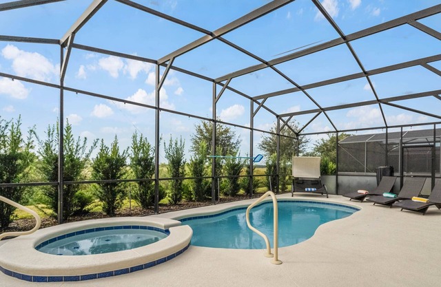 Modern Villa With South Facing Private Pool/Spa Near Disney!